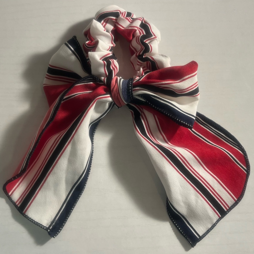 Hair tie with a bow